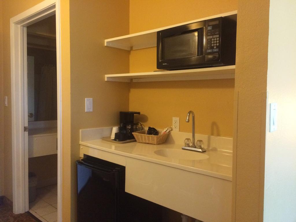 Luxury Suites 彭萨科拉 外观 照片