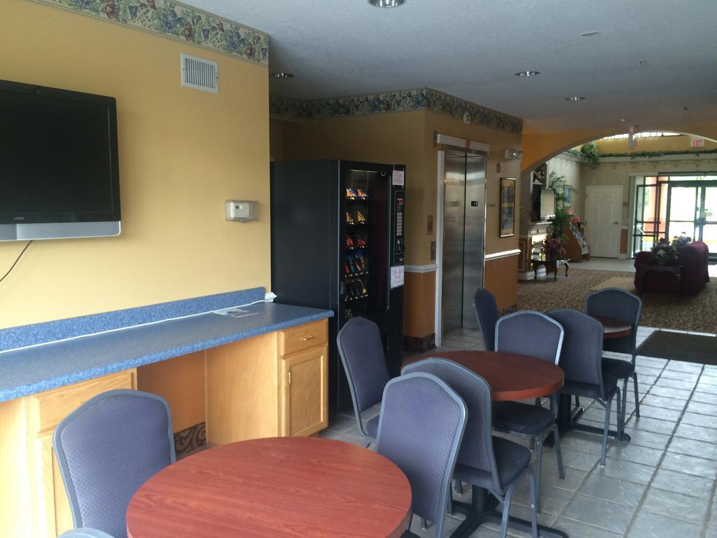 Luxury Suites 彭萨科拉 外观 照片