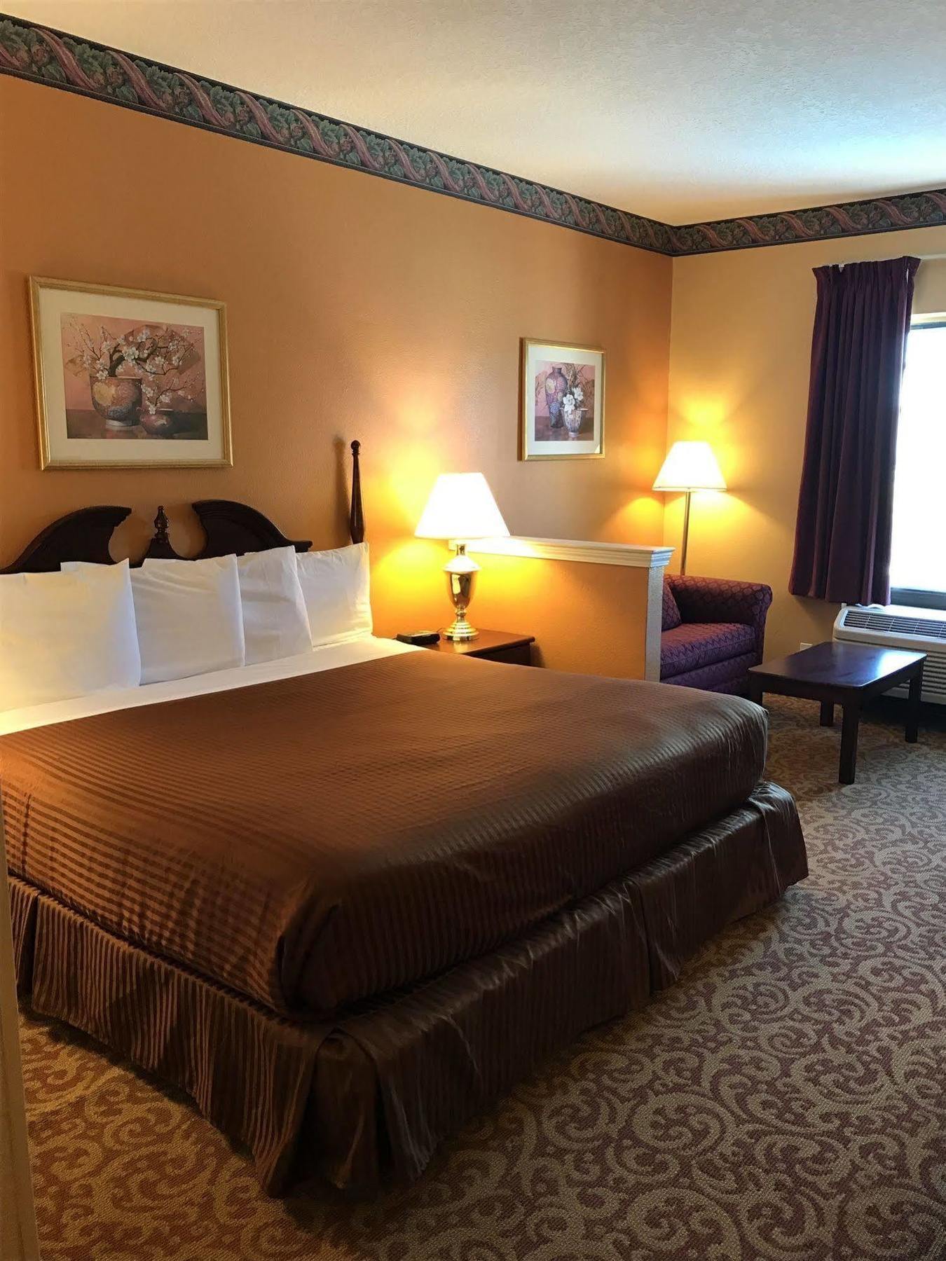 Luxury Suites 彭萨科拉 外观 照片